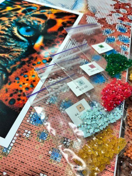 Купить Алмазная выкладка 65х40 см. Взгляд (набор алмазной мозаики по номерам, квадратные камешки, полная выкладка полотна) алмазная вышивка на холсте  в Украине