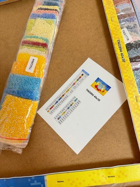 Купити Алмазна мозаїка на підрамнику з спеціальними відтінками. Україна в моєму серці (30х40 см, 46 кольорів - з них 3 AB + 3 FD)  в Україні