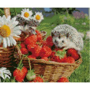 Купить Алмазная мозаика на подрамнике. Ежик с клубникой (круглые камушки, 30x40 см)  в Украине
